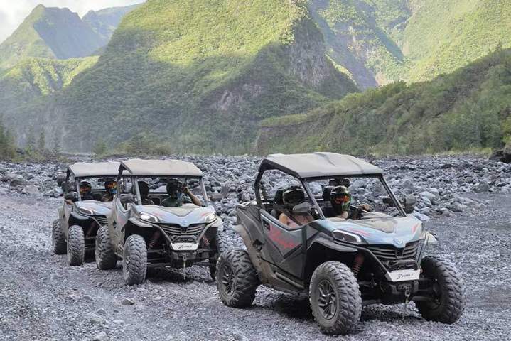 Sorties motorisées organisées sur toute l’île.